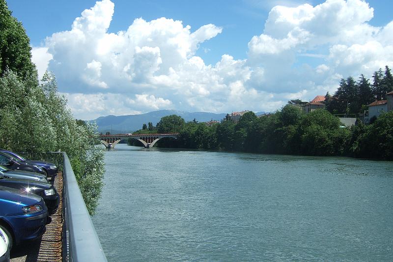 2011-05- (1223).JPG - Die Isère - Blick Richtung Osten, d. h. Richtung flussaufwärts